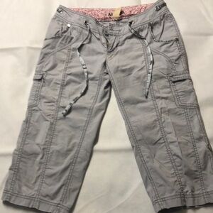 Juniors Arizona Capri’s. Gray. Size 1.